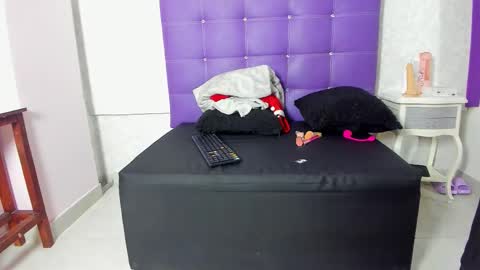 Snapshot of leamoreau__ chatting on November 2025 11:44:02 AM leamoreau__ online show from November 2025 11:44:02 AM