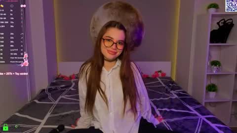 Sophie online show from March 2026 07:05:01 PM