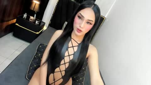 Snapshot of leannadavies chatting on November 2025 04:31:02 PM leanna online show from November 2025 04:31:02 PM