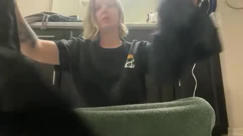 leanneluxecouple online show from November 2025 11:27:01 AM