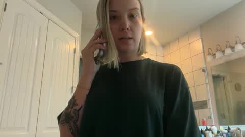 leanneluxecouple online show from December 2025 02:11:01 PM