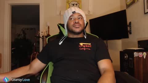 Snapshot of learoy chatting on December 2024 06:01:01 AM Learoy online show from December 2024 06:01:01 AM