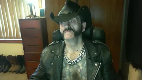 Snapshot of leathergreaser chatting on October 2025 09:04:01 PM leathergreaser online show from October 2025 09:04:01 PM