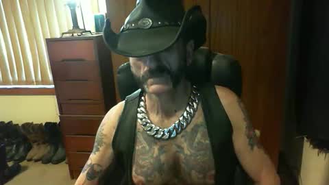Snapshot of leathergreaser chatting on October 2025 08:04:02 PM leathergreaser online show from October 2025 08:04:02 PM