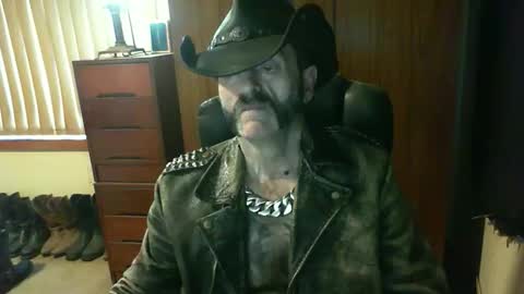 Snapshot of leathergreaser chatting on October 2025 09:41:01 PM leathergreaser online show from October 2025 09:41:01 PM