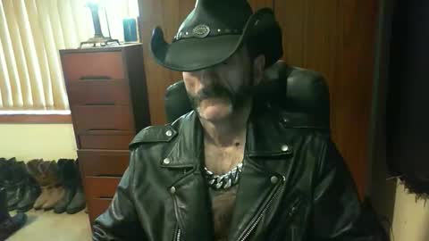 Snapshot of leathergreaser chatting on October 2025 10:12:01 PM leathergreaser online show from October 2025 10:12:01 PM