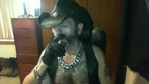 Snapshot of leathergreaser chatting on November 2025 08:33:02 PM leathergreaser online show from November 2025 08:33:02 PM