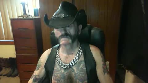 Snapshot of leathergreaser chatting on November 2025 08:25:01 AM leathergreaser online show from November 2025 08:25:01 AM