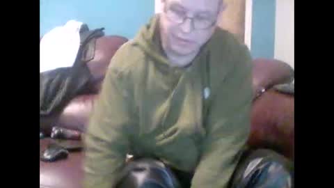 Snapshot of leatherpants68 chatting on October 2025 07:22:01 PM leatherpants68 online show from October 2025 07:22:01 PM