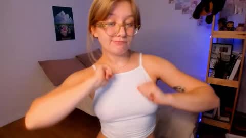 Ellie online show from October 2025 06:14:02 AM