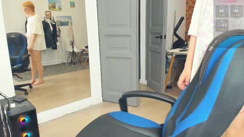 Snapshot of lee_sky chatting on November 2025 04:49:01 AM I am Melisa. Im new here. This is my first day online show from November 2025 04:49:01 AM