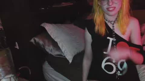 Snapshot of leeloo827944 chatting on January 2025 11:13:01 AM alleycat online show from January 2025 11:13:01 AM