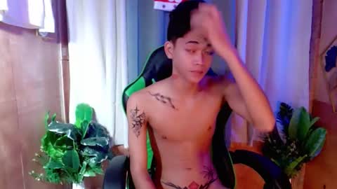 leemoreno18 online show from October 2025 05:37:01 PM