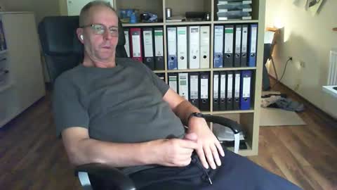 Dave online show from October 2025 10:10:01 PM