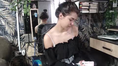 Liya online show from October 2025 12:49:02 PM