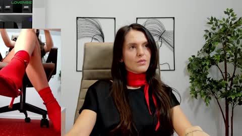 Elle  online show from December 2024 01:22:01 PM