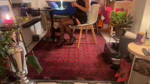 legsylegsinton online show from October 2025 10:00:01 PM