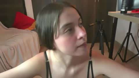 Snapshot of leiaah__ chatting on May 2026 12:40:02 AM Leah online show from May 2026 12:40:02 AM