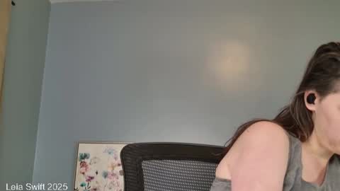 Leia Swift online show from December 2025 11:50:01 AM