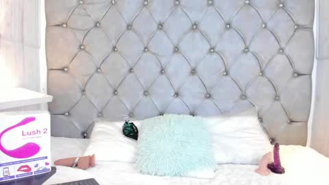 Snapshot of leigh_angels chatting on December 2024 04:16:02 AM LEIGH ANGELS online show from December 2024 04:16:02 AM