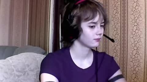 Snapshot of leigharedcross chatting on March 2026 08:32:02 AM Viola online show from March 2026 08:32:02 AM