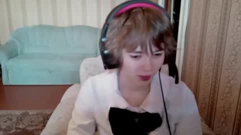 Snapshot of leigharedcross chatting on March 2026 08:09:01 AM Viola online show from March 2026 08:09:01 AM