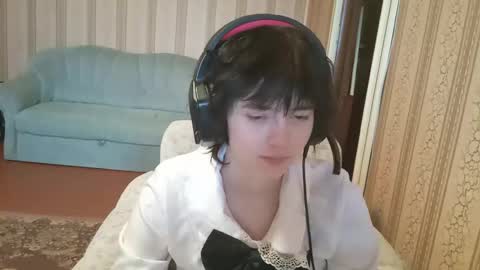 Snapshot of leigharedcross chatting on March 2026 07:02:02 AM Viola online show from March 2026 07:02:02 AM