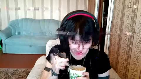 Snapshot of leigharedcross chatting on March 2026 09:35:01 AM Viola online show from March 2026 09:35:01 AM