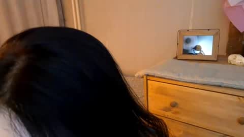 Mia online show from April 2026 02:25:01 PM