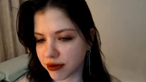 Mia online show from April 2026 02:37:01 PM