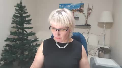 Snapshot of leilamays chatting on December 2024 10:52:01 AM Leila Kinky online show from December 2024 10:52:01 AM
