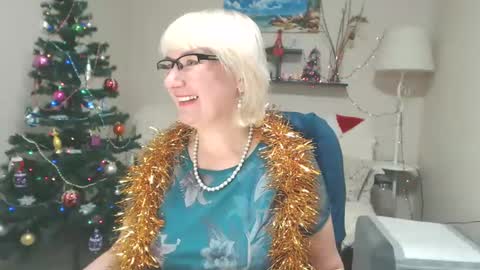 Snapshot of leilamays chatting on December 2024 06:33:01 AM Leila Kinky online show from December 2024 06:33:01 AM
