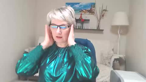 Snapshot of leilamays chatting on February 2025 04:12:02 AM Leila Kinky online show from February 2025 04:12:02 AM