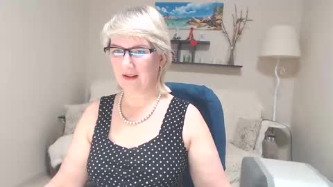 Snapshot of leilamays chatting on March 2025 03:43:01 AM Leila Kinky online show from March 2025 03:43:01 AM