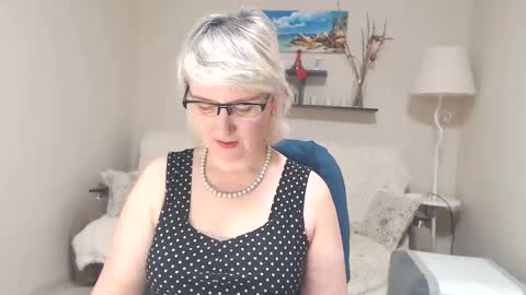 Snapshot of leilamays chatting on March 2025 04:10:01 AM Leila Kinky online show from March 2025 04:10:01 AM