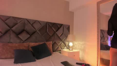 Snapshot of leizathompson chatting on March 2026 04:12:02 PM Leizathompson online show from March 2026 04:12:02 PM