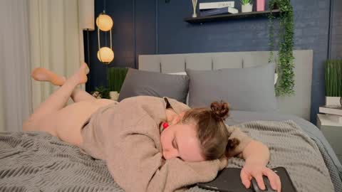 Lela online show from January 2025 04:15:02 AM