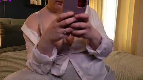 Lela online show from April 2026 09:30:02 PM