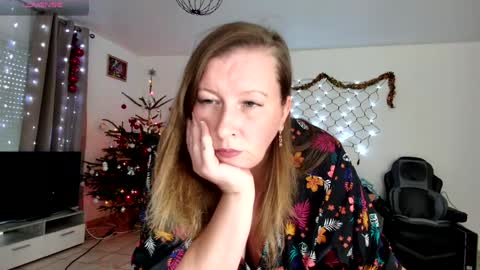 Snapshot of lelena1319 chatting on December 2024 11:29:01 AM YOUR ELENA online show from December 2024 11:29:01 AM