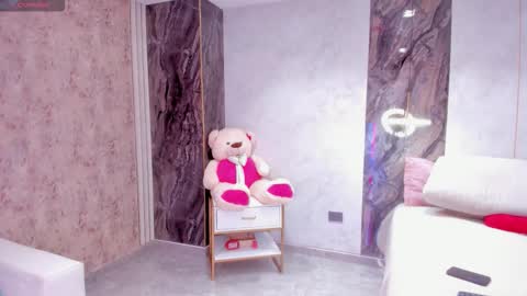 Snapshot of lenathompson chatting on February 2026 04:22:01 AM Lenathompson online show from February 2026 04:22:01 AM