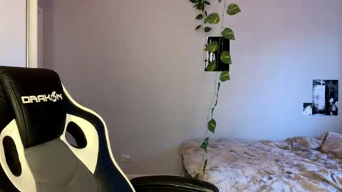 Snapshot of lenitaaufderheide chatting on June 2026 05:45:01 PM Veta online show from June 2026 05:45:01 PM