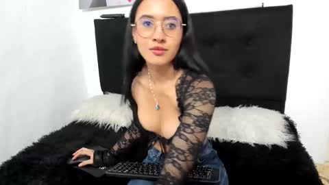 lennox_amy online show from April 2026 01:35:02 PM
