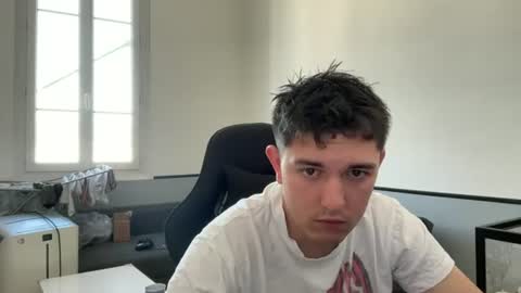 Snapshot of leo0606215417 chatting on June 2026 07:55:02 AM leo0606215417 online show from June 2026 07:55:02 AM
