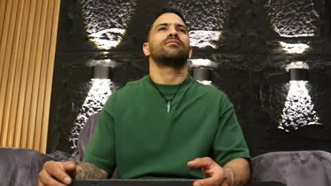 Snapshot of leo_diaz01 chatting on April 2026 01:20:02 AM Leo Diaz online show from April 2026 01:20:02 AM