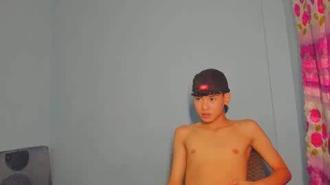 Snapshot of leo_hottiesexyasian chatting on October 2025 02:15:02 PM Leo online show from October 2025 02:15:02 PM