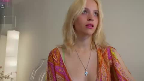  Ashly  online show from October 2025 03:43:01 PM