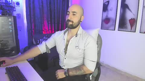 Leon online show from January 2025 10:01:02 PM