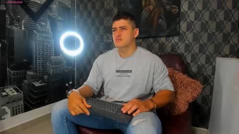 Leon Smoron online show from November 2025 06:12:01 PM