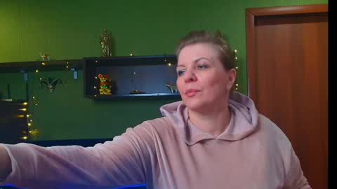 Leona tracie online show from April 2026 07:42:01 PM