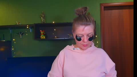 Leona tracie online show from April 2026 07:09:01 PM
